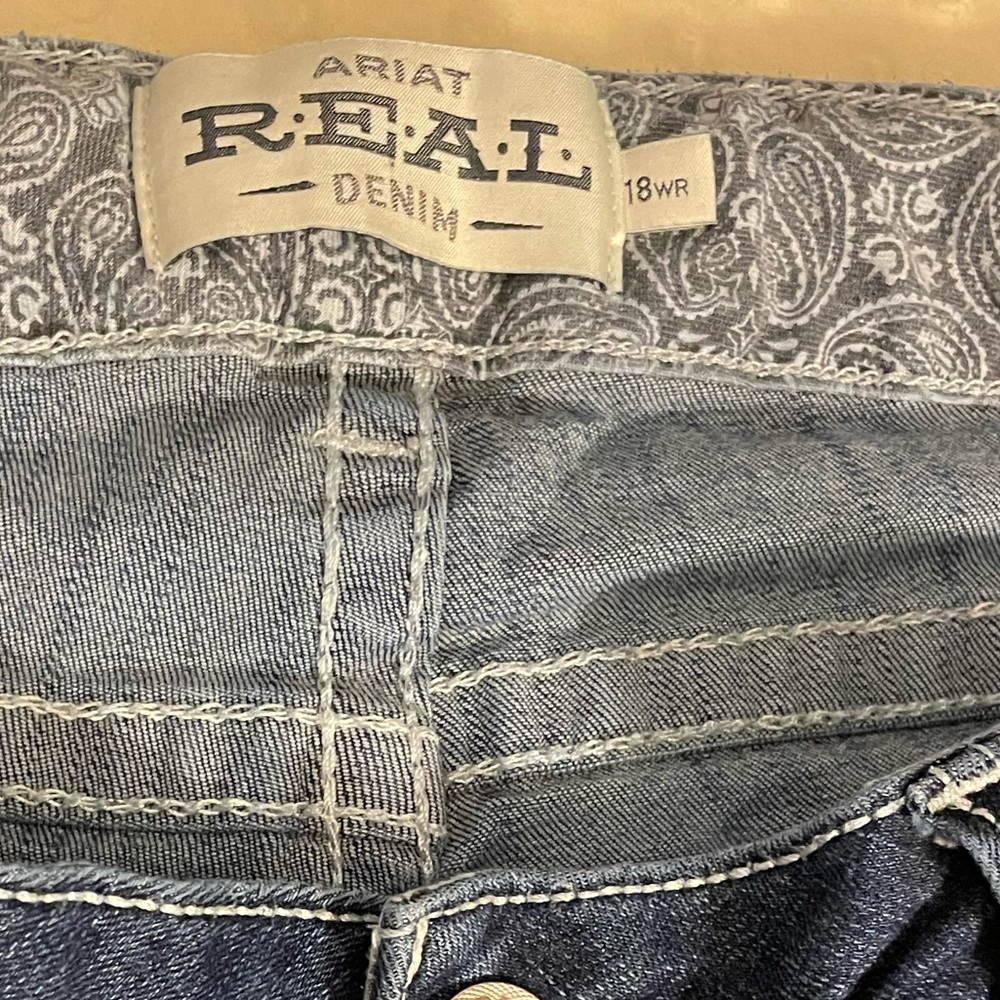 ARIAT - Picture 5 of 5